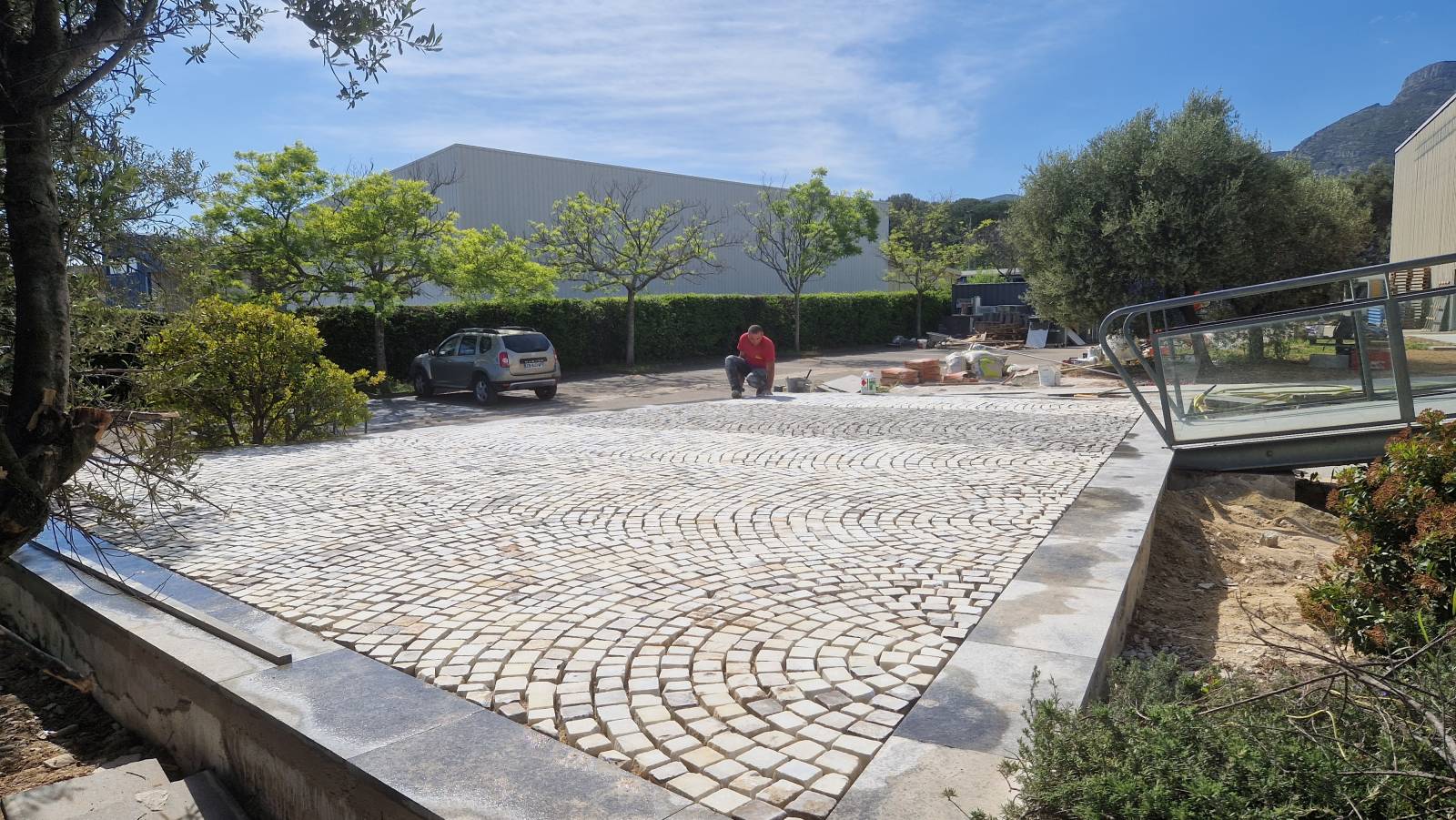 Création d’une allée extérieure en pavés à Bandol avec Expert BTP 83