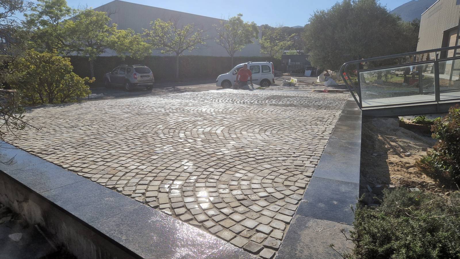 Création d’une allée extérieure en pavés à Bandol avec Expert BTP 83