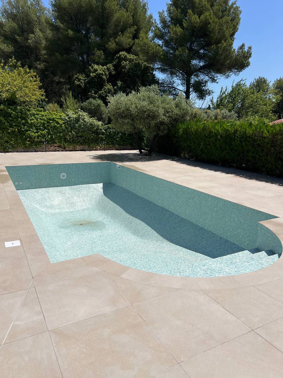 Construction d'une piscine en béton armée de 10x5 en mosaïque avec 3 marches à Saint Cyr sur mer dans le Var